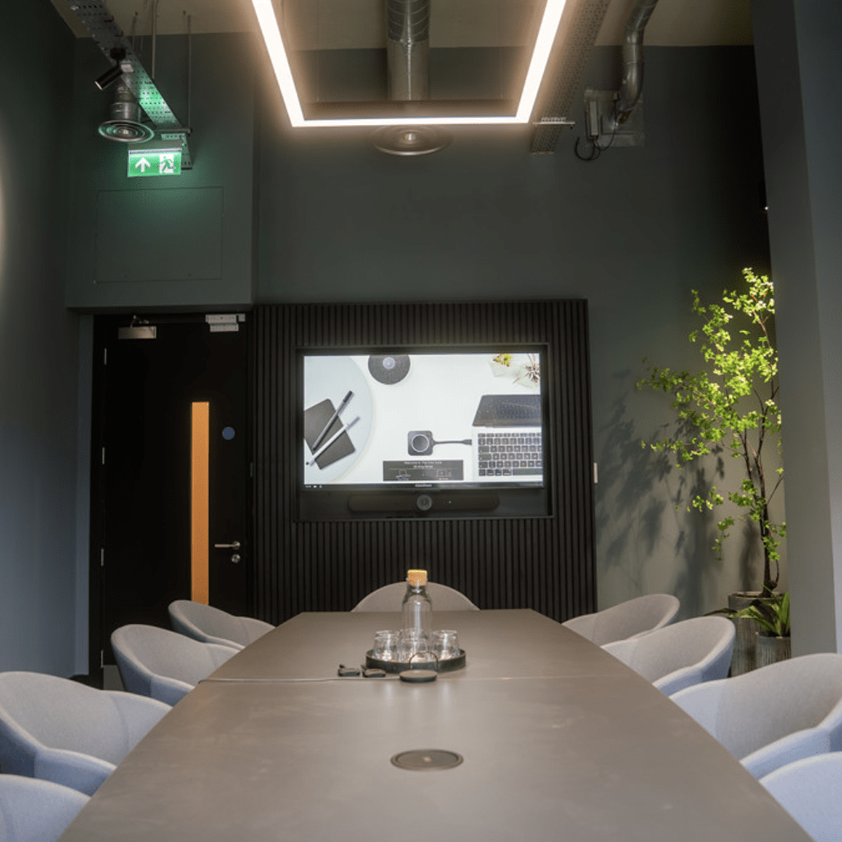 PROLine Rectangular LED Linear Light in White | Black Customisable Size image 2